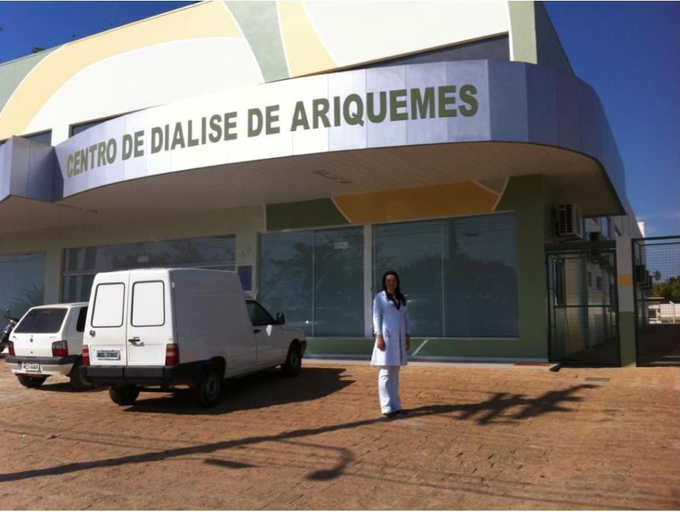 Tatiara Bueno outside the new dialysis clinic in Ariquemes