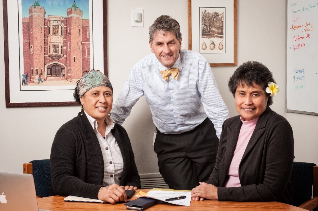 Dr Malama Tafuna’i  (left), Professor Rob Walker, and Faumuina Associate Professor Fa'afetai Sopoaga 